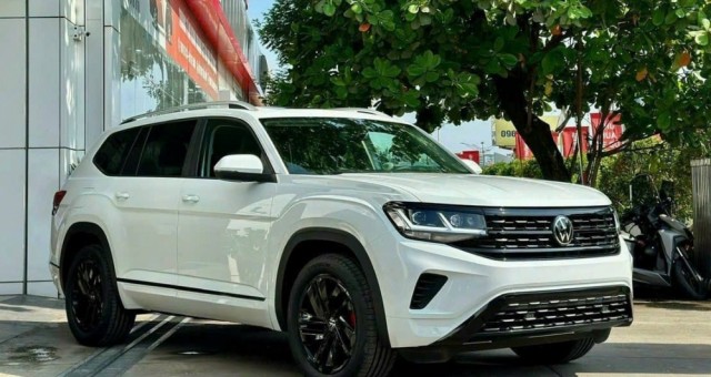 SUV cỡ lớn Volkswagen Teramont giảm giá kỷ lục tại đại lý, tiền chênh mua được Hyundai Grand i10